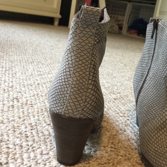Grey booties - Picture 2 of 3